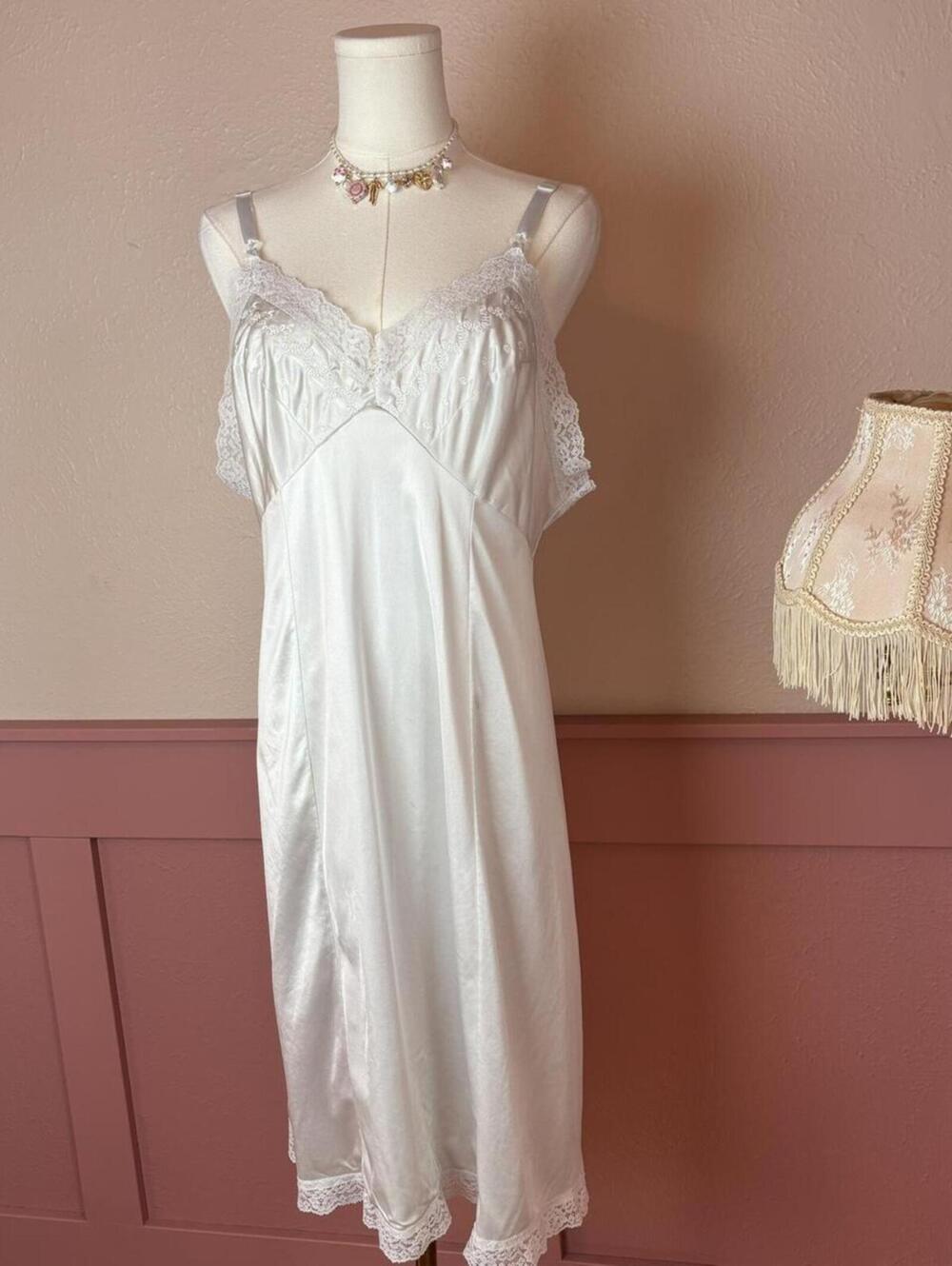 Sears 80s Vintage cottage coquette lace babydoll midi nightgown dress ivory